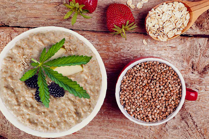 Овсяная каша с добавлением семян конопли Овсянка с семенами конопли